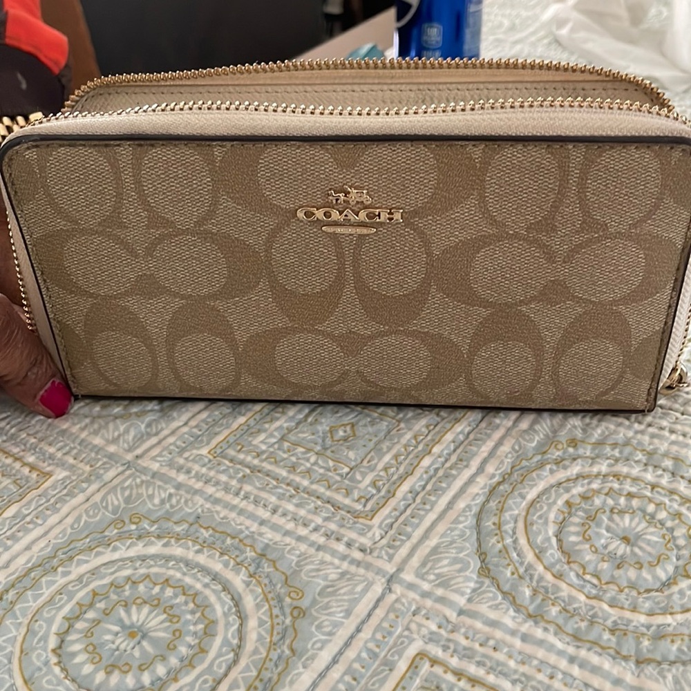 Coach White Zippered Leather Wallet